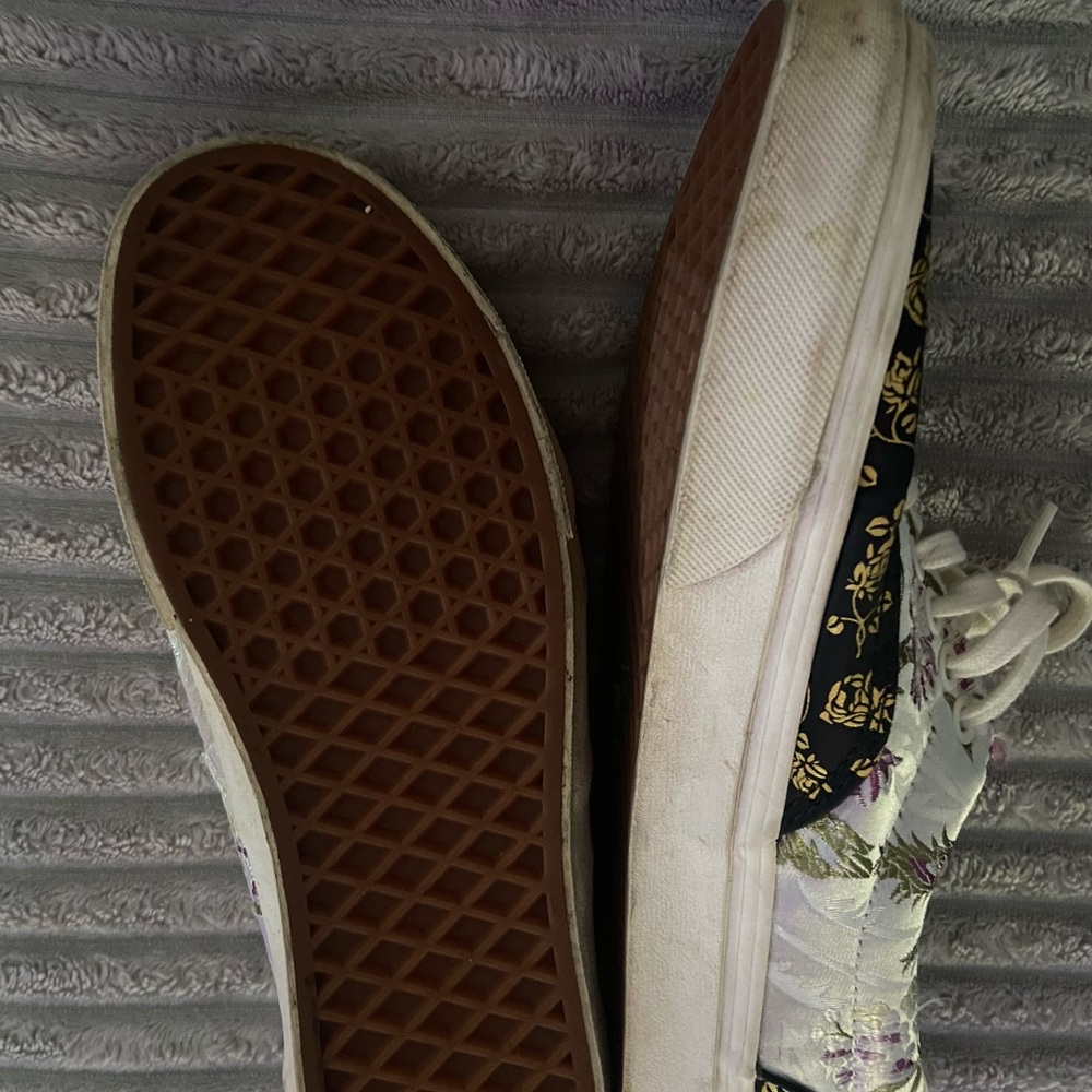 Vans - Picture 2 of 2